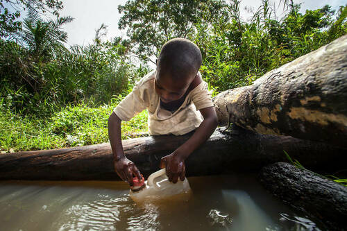 Uganda 4 2010 boy gathers water